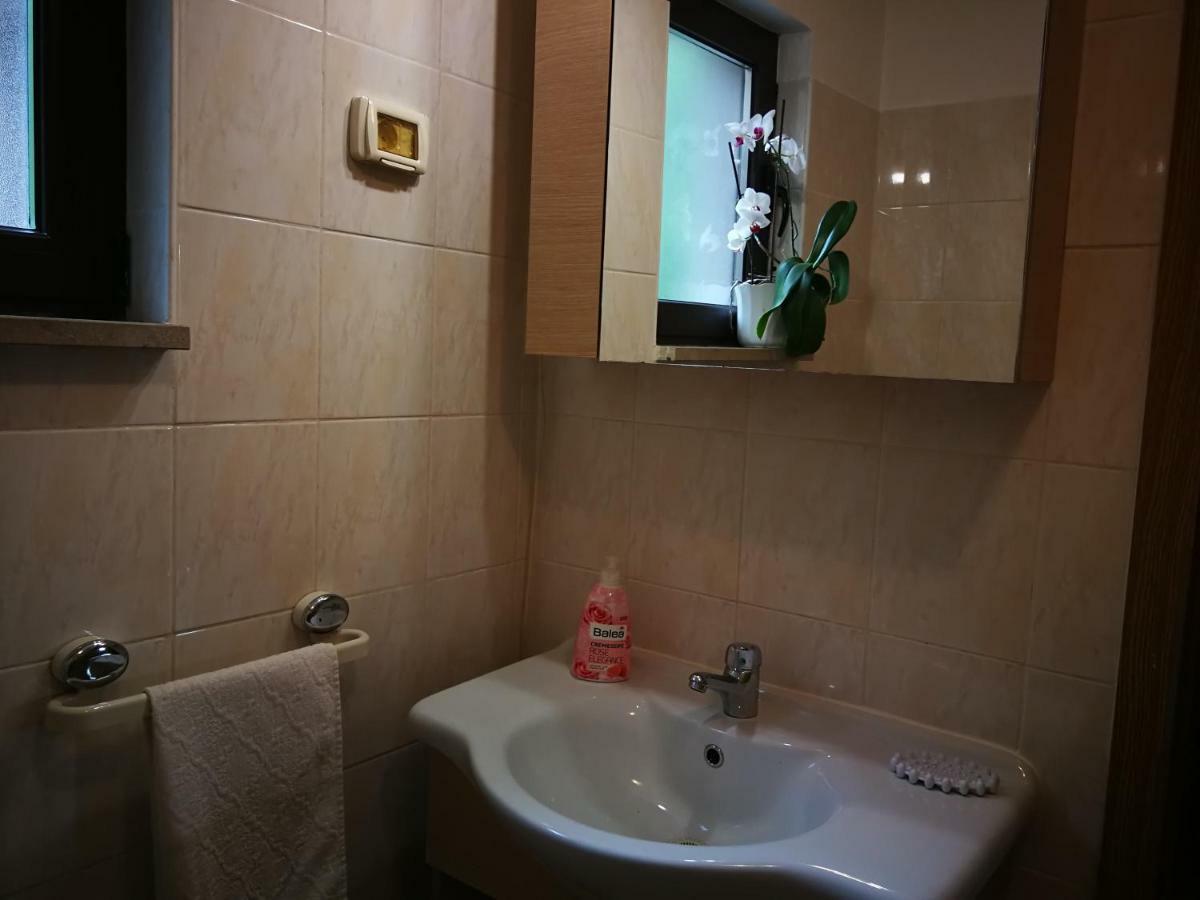 Villa House Ceh à Črni Kal Extérieur photo