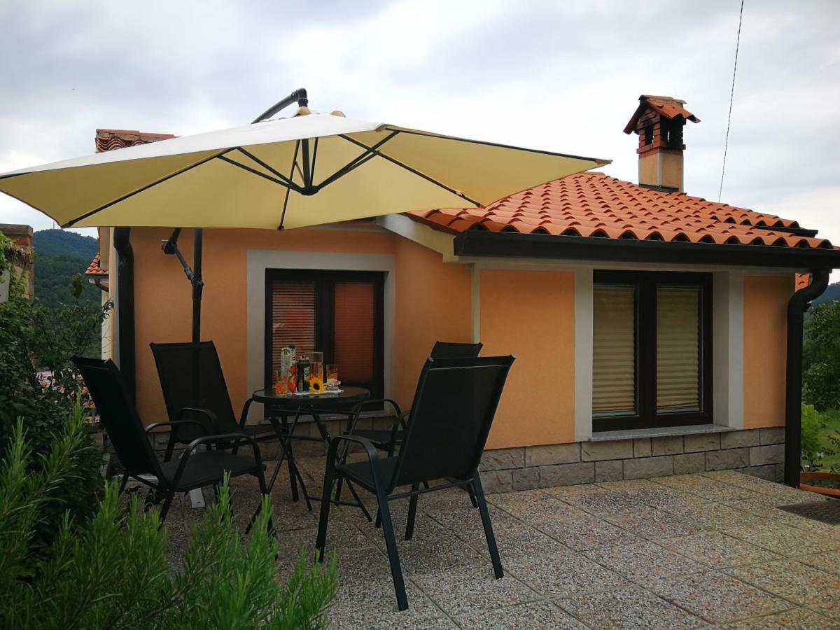 Villa House Ceh à Črni Kal Extérieur photo
